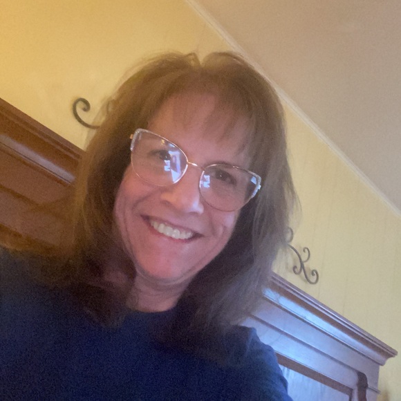 Meet your Posher, Stacy - Picture 2 of 2